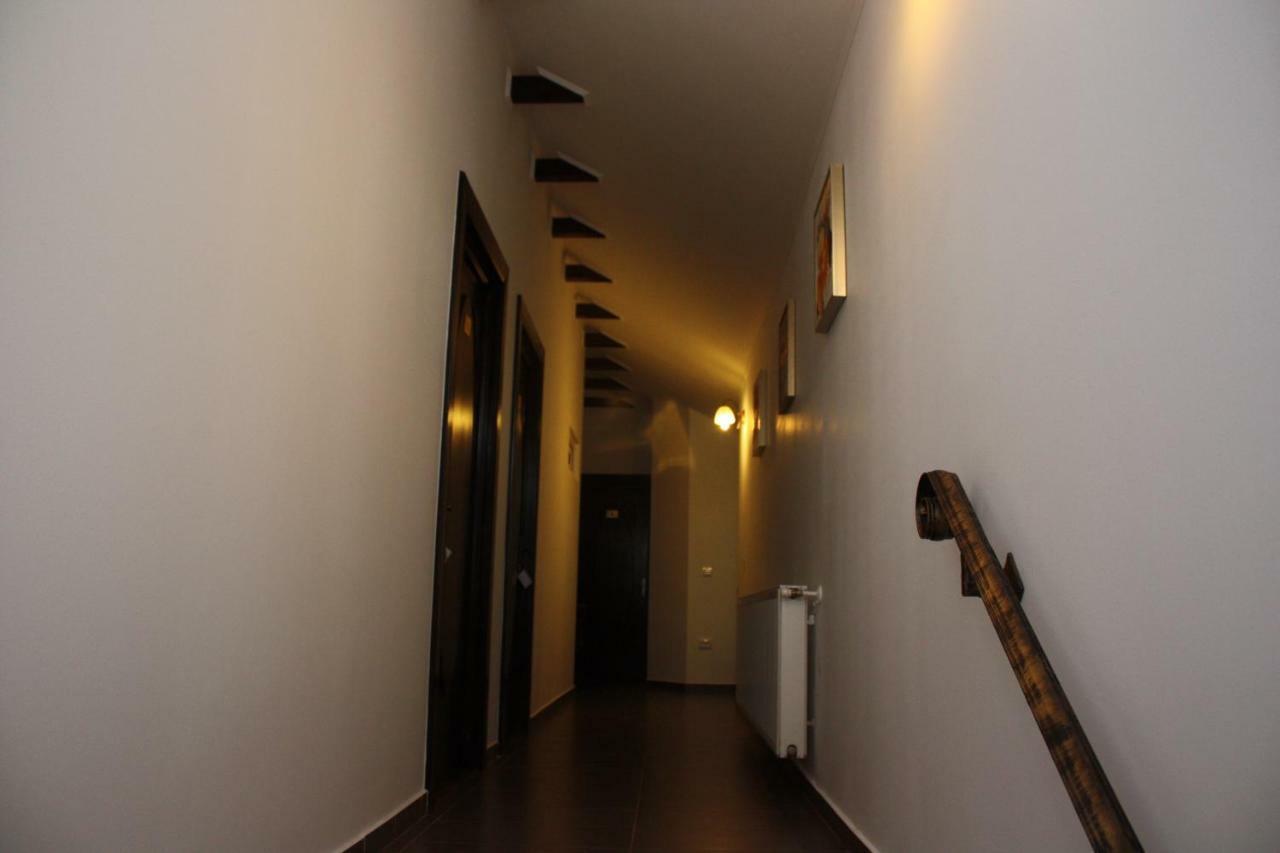 Hotel Casa Ianis à Braşov Extérieur photo