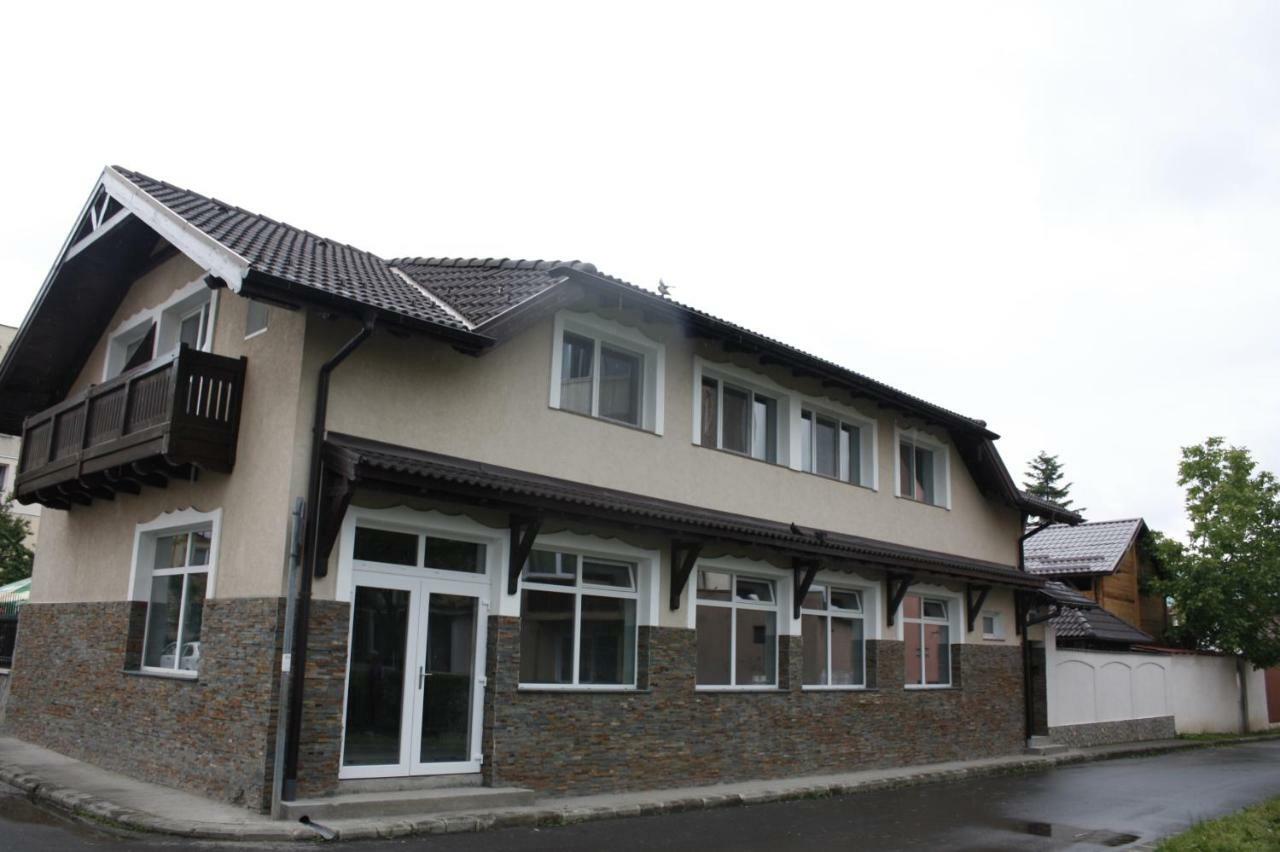 Hotel Casa Ianis à Braşov Extérieur photo