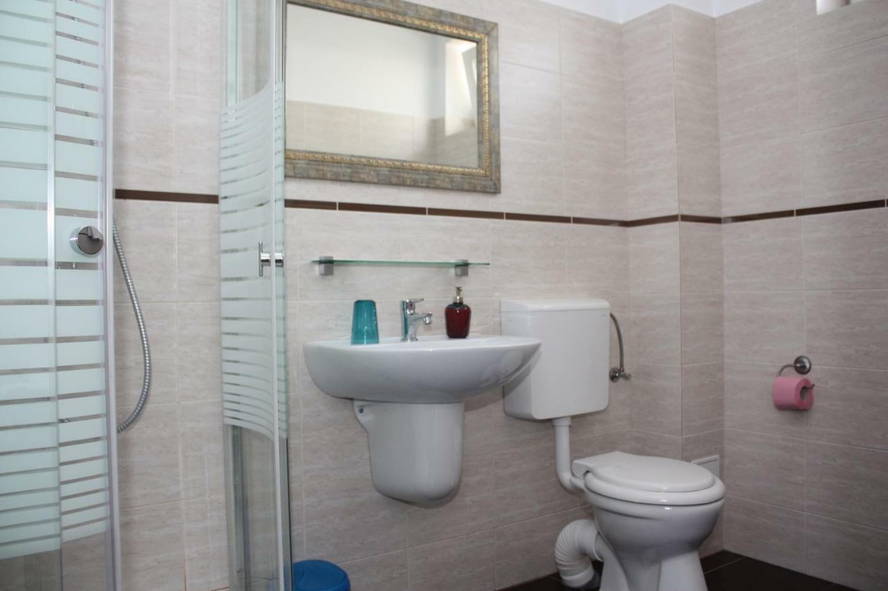 Hotel Casa Ianis à Braşov Extérieur photo