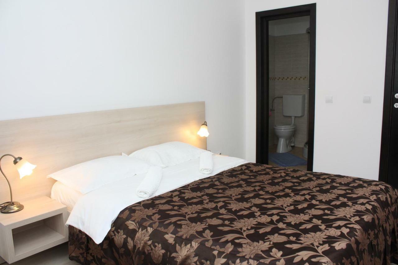 Hotel Casa Ianis à Braşov Extérieur photo
