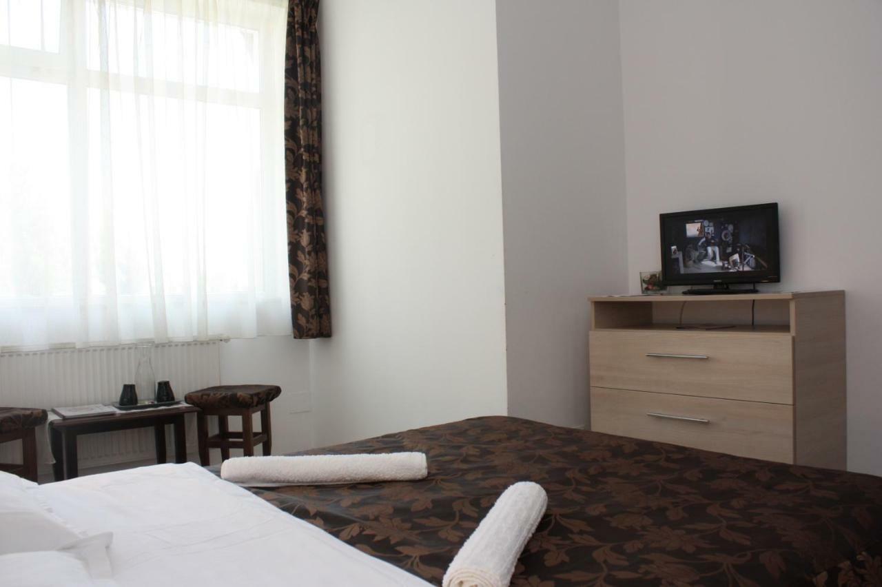 Hotel Casa Ianis à Braşov Extérieur photo