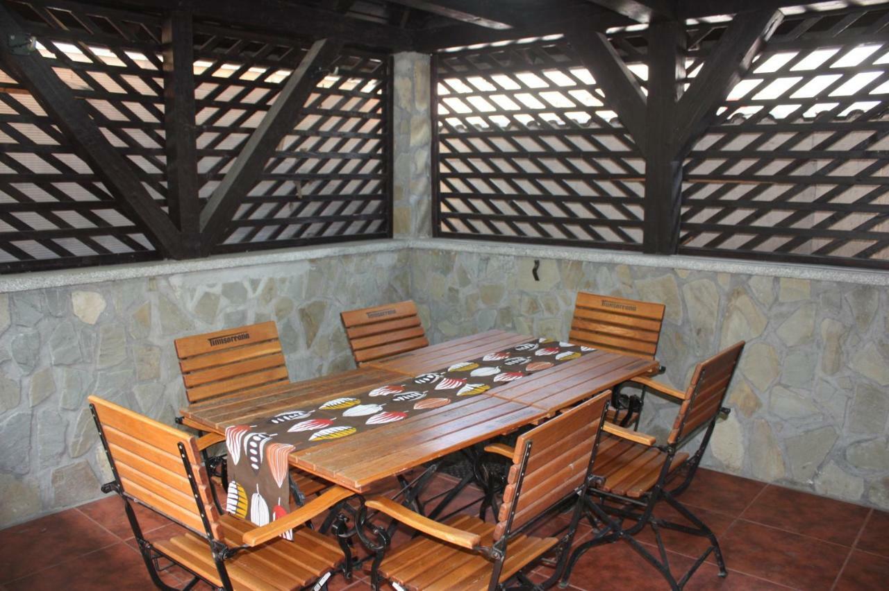 Hotel Casa Ianis à Braşov Extérieur photo